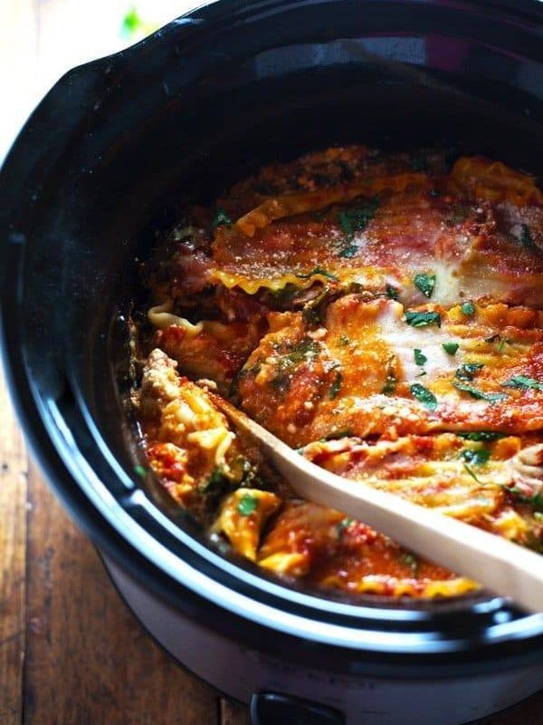 Super Easy Skinny Veggie Crockpot Lasagna - a handful of simple ingredients for a healthy family dinner. | https://weight-guide.today