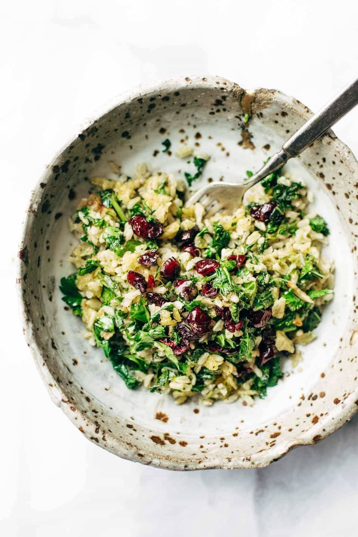 Garlic Kale and Brown Rice Salad with a zippy lemon herb dressing! This side dish recipe is so simple and it compliments almost any main dish! | pinchofyum.com Garlic Kale and Brown Rice Salad with a zippy lemon herb dressing! This side dish recipe is so simple and it compliments almost any main dish! | pinchofyum.com